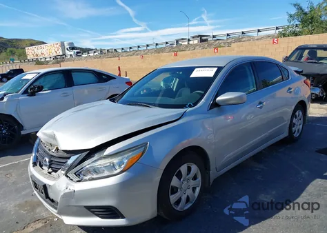 2017 Nissan Altima 2.5 S z USA, uszkodzony, nr VIN 1N4AL3AP7HC276233